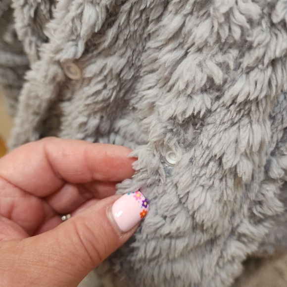 Cozy Gray Hooded Fuzzy Sherpa Fleece Poncho NWOT - Picture 10 of 11